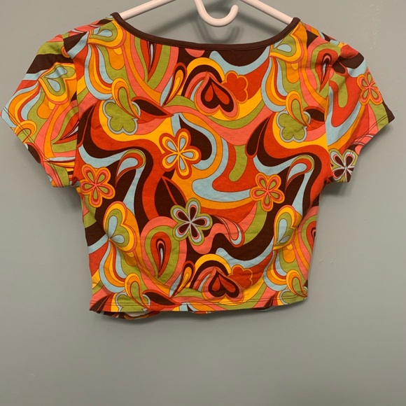 Garage cropped v-neck - Picture 2 of 4